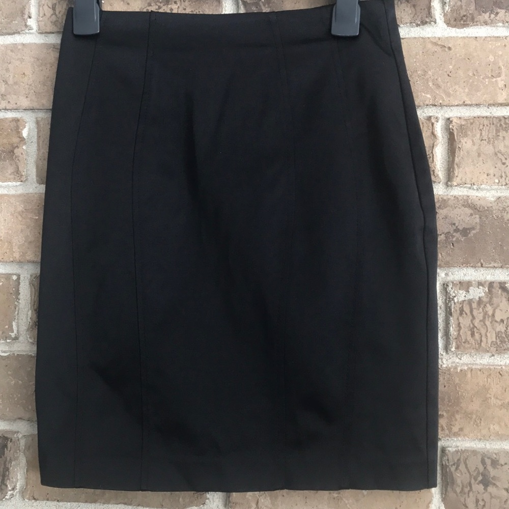 H & M black skirt 🖤
